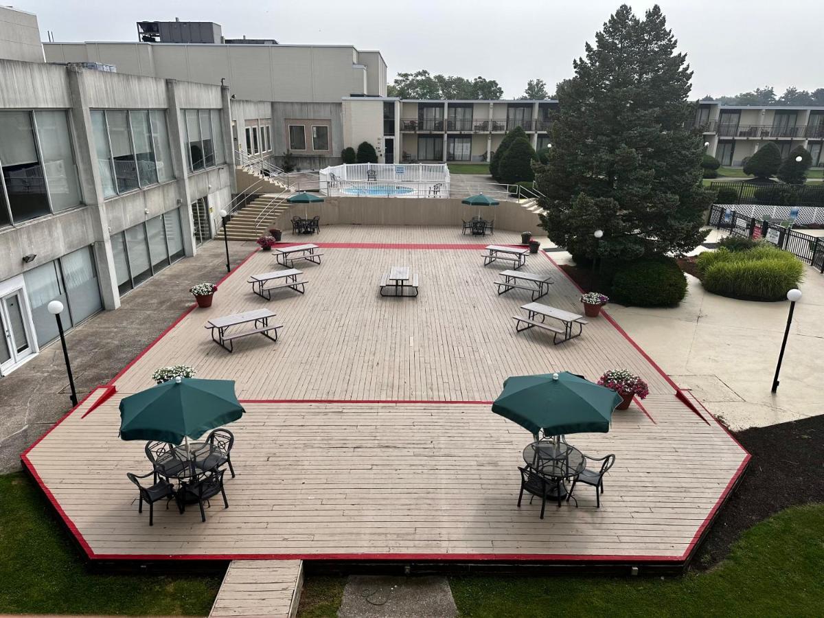 Red Lion Hotel Harrisburg Hershey מראה חיצוני תמונה